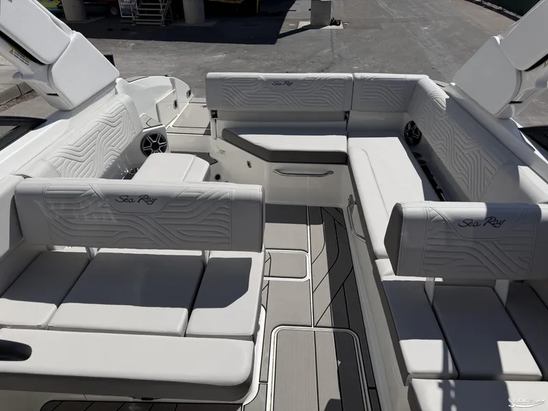 Slide: The Image of Sea Ray 270 SDX 2027 - 6