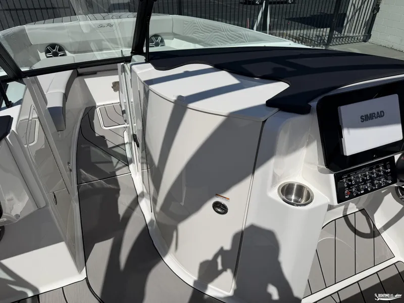Slide: The Image of Sea Ray 270 SDX 2027 - 7