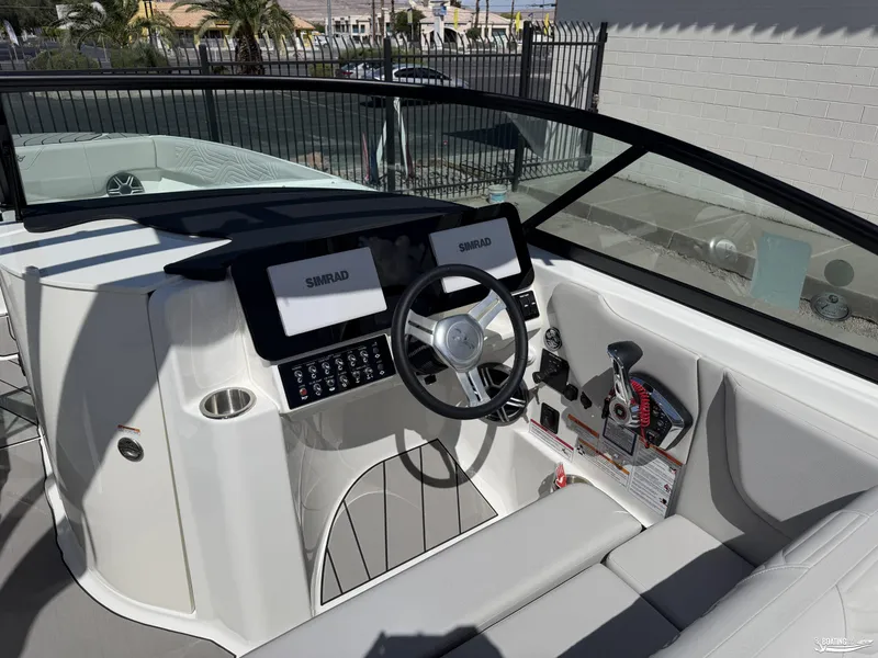 Slide: The Image of Sea Ray 270 SDX 2027 - 10
