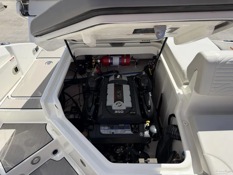 Slide: The Image of Sea Ray 270 SDX 2027 - 19