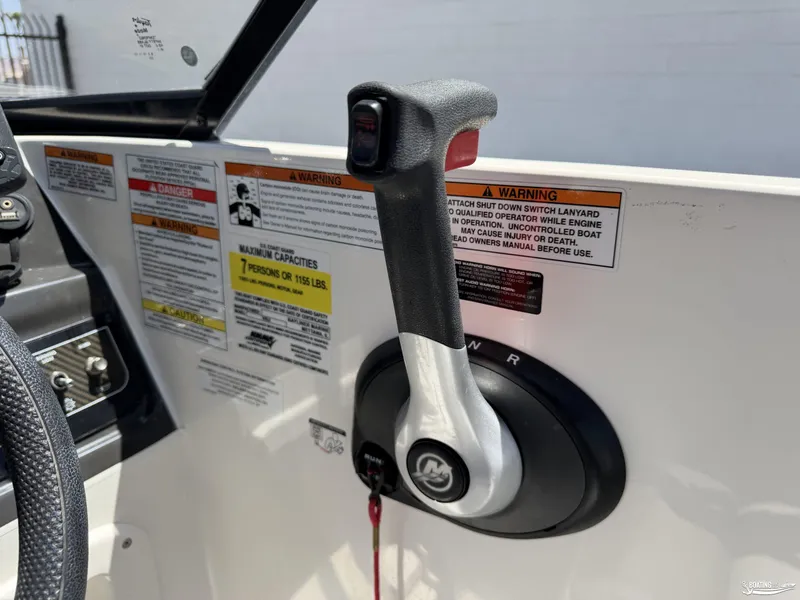 Slide: The Image of Bayliner VR4 2022 - 13