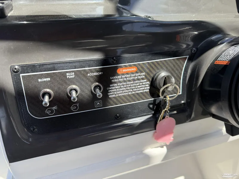 Slide: The Image of Bayliner VR4 2022 - 11