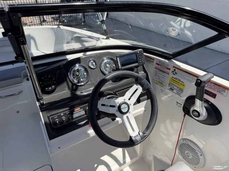 Slide: The Image of Bayliner VR4 2022 - 7