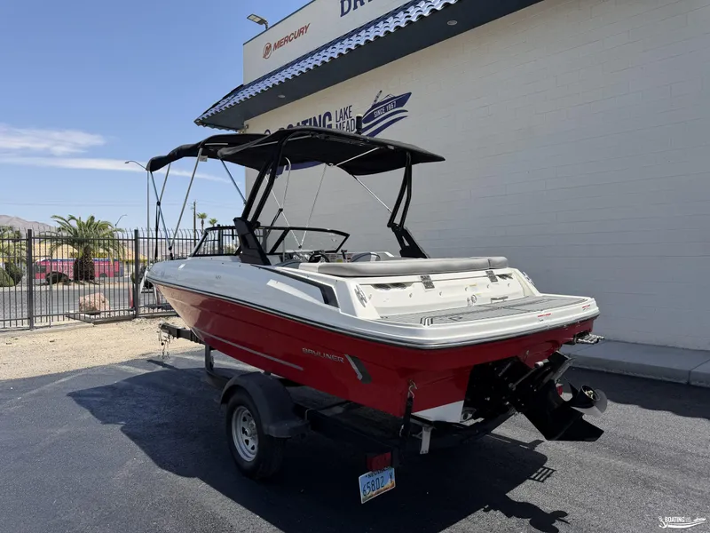 Slide: The Image of Bayliner VR4 2022 - 1