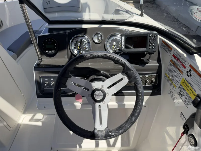 Slide: The Image of Bayliner VR4 2022 - 8