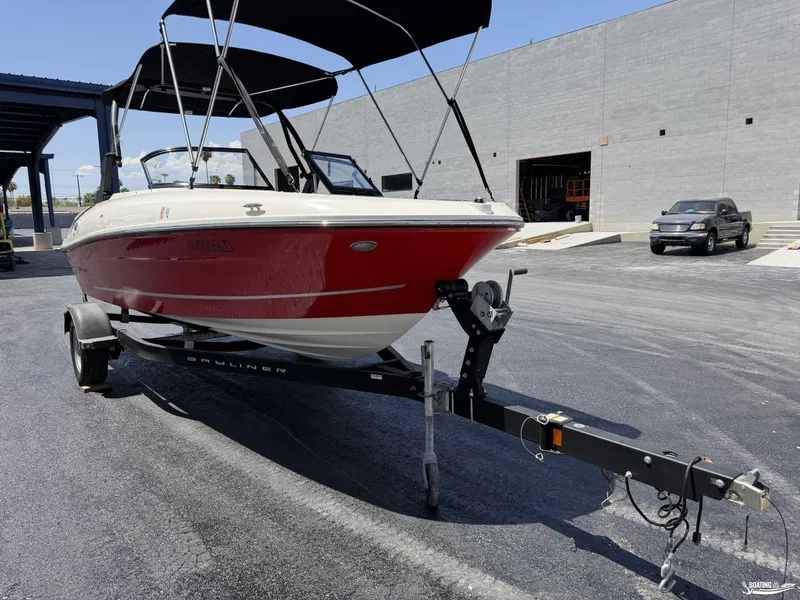 Slide: The Image of Bayliner VR4 2022 - 15