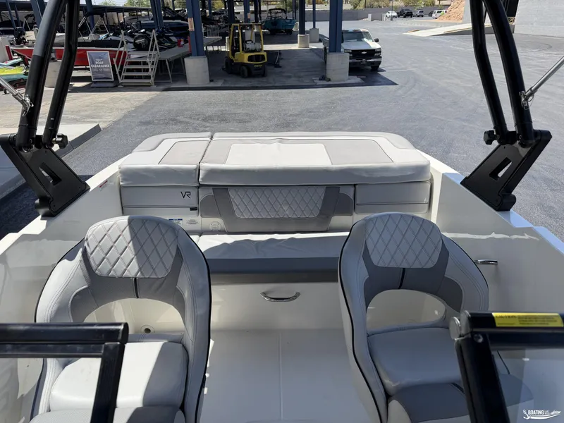 Slide: The Image of Bayliner VR4 2022 - 6