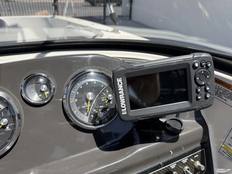 Slide: The Image of Bayliner VR4 2022 - 10