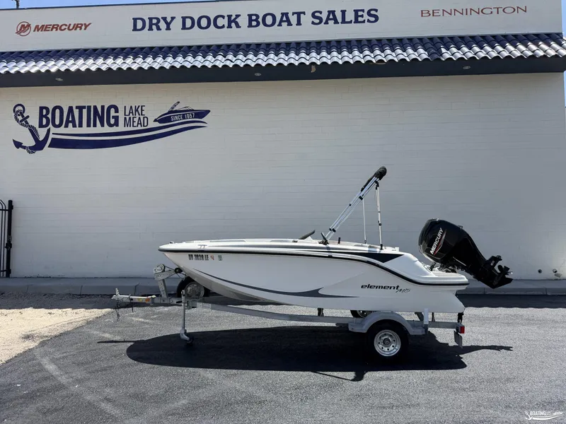 The Image of Bayliner M15 2023 - 0