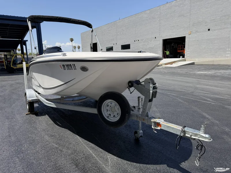 Slide: The Image of Bayliner M15 2023 - 11