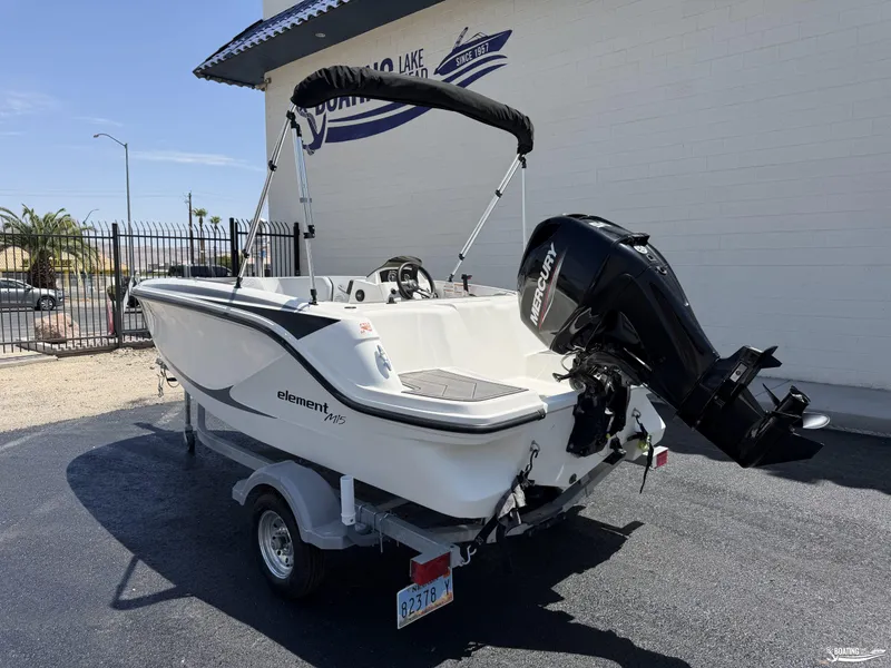 Slide: The Image of Bayliner M15 2023 - 1