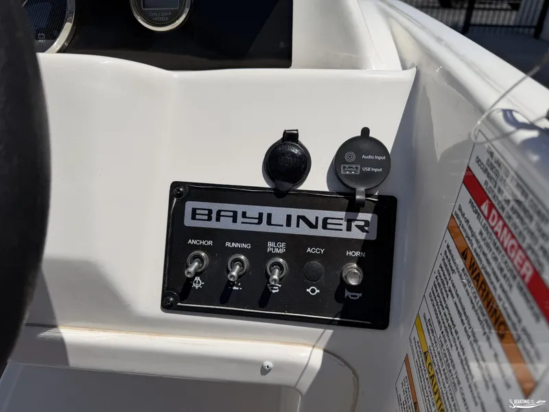 Slide: The Image of Bayliner M15 2023 - 9