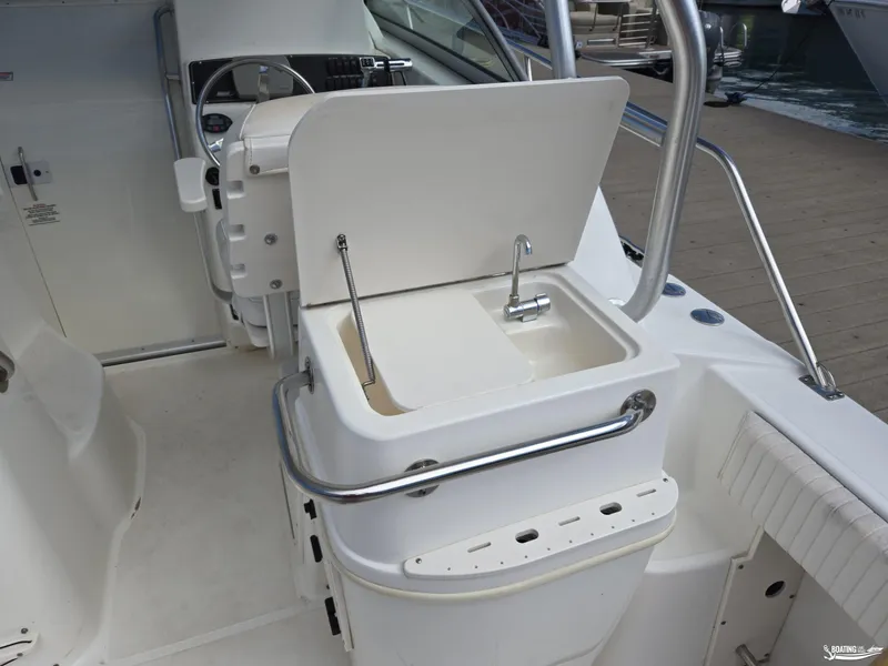 Slide: The Image of Boston Whaler 275 Conquest 2005 - 13
