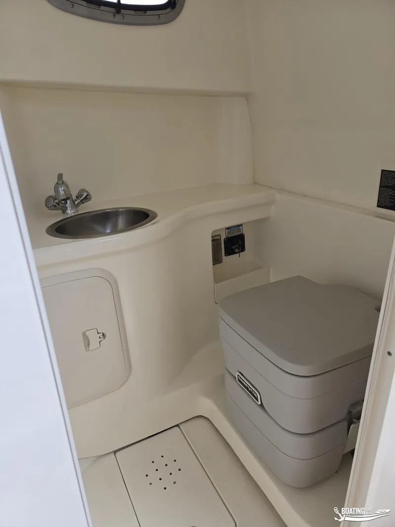 Slide: The Image of Boston Whaler 275 Conquest 2005 - 20