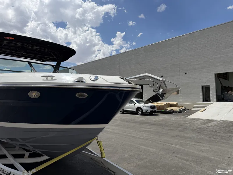 Slide: The Image of Sea Ray SLX 280 2027 - 24