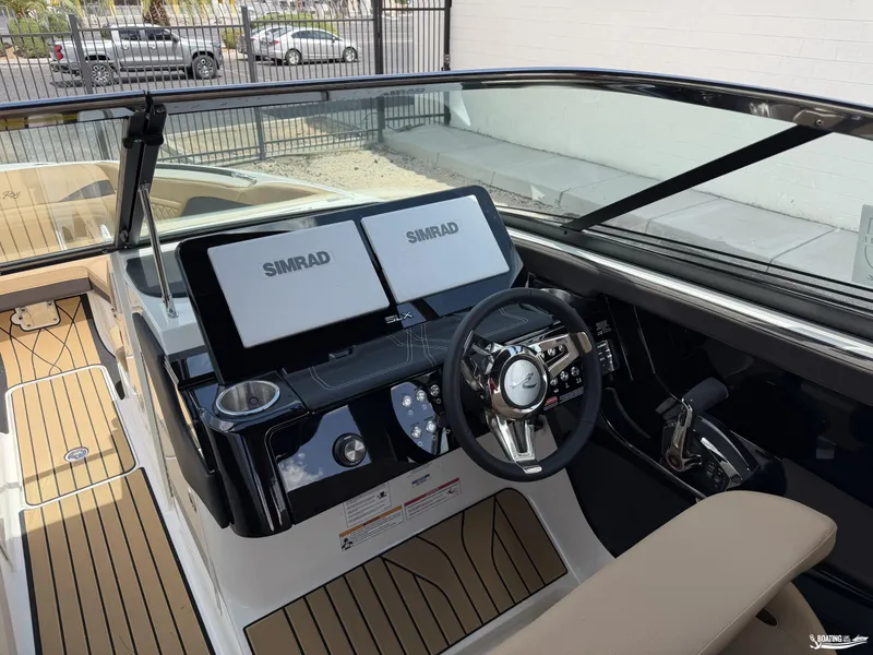 Slide: The Image of Sea Ray SLX 280 2027 - 12