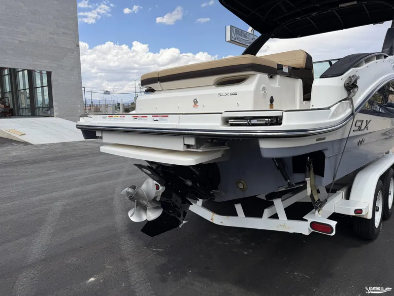Slide: The Image of Sea Ray SLX 280 2027 - 23