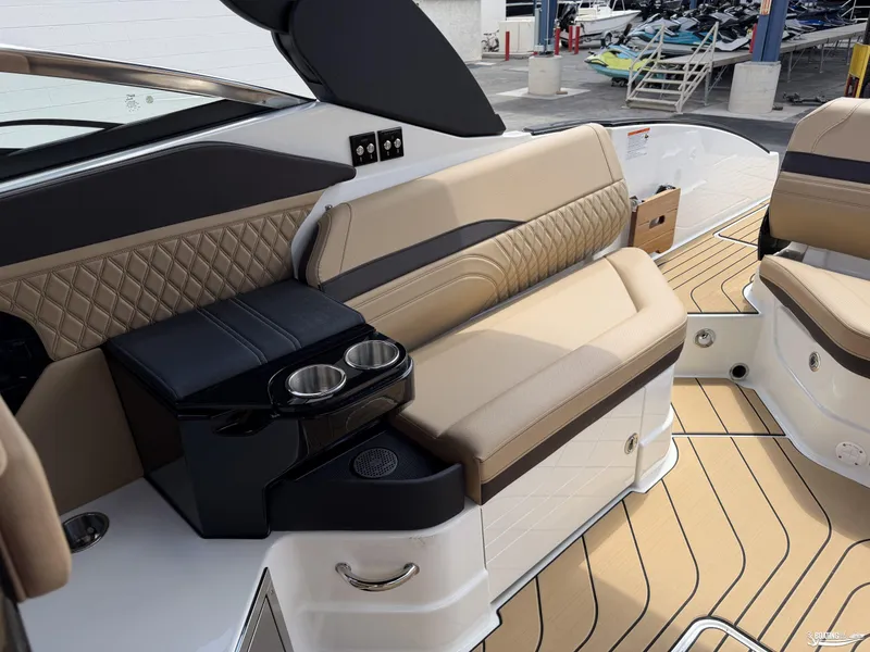 Slide: The Image of Sea Ray SLX 280 2027 - 7