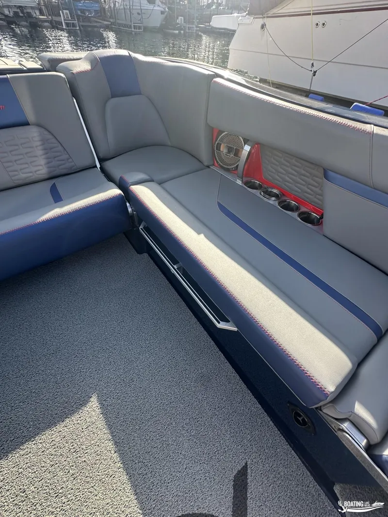 Slide: The Image of MasterCraft X24 2019 - 25