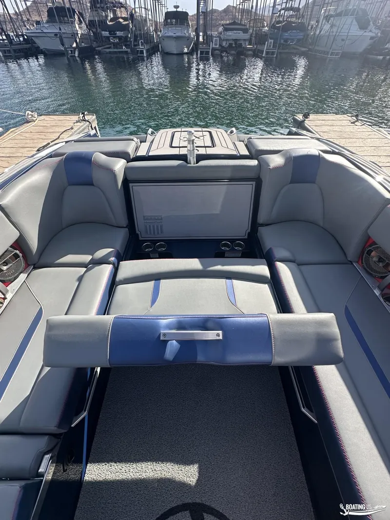 Slide: The Image of MasterCraft X24 2019 - 15