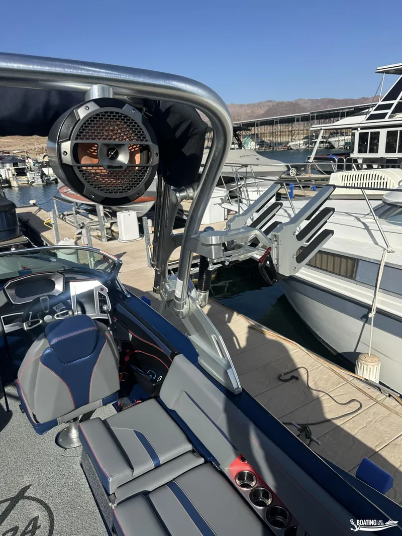 Slide: The Image of MasterCraft X24 2019 - 19