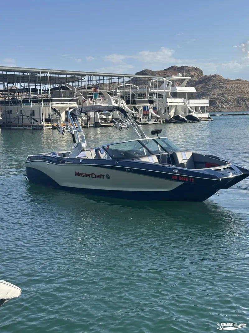 Slide: The Image of MasterCraft X24 2019 - 0