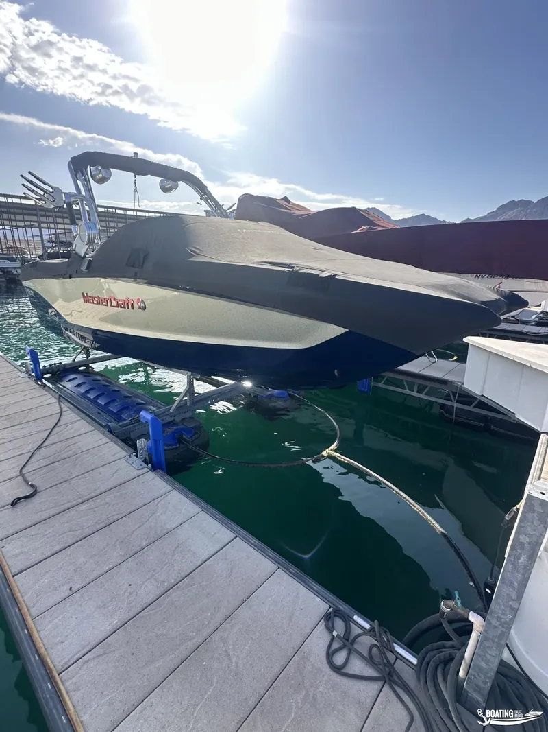 Slide: The Image of MasterCraft X24 2019 - 8