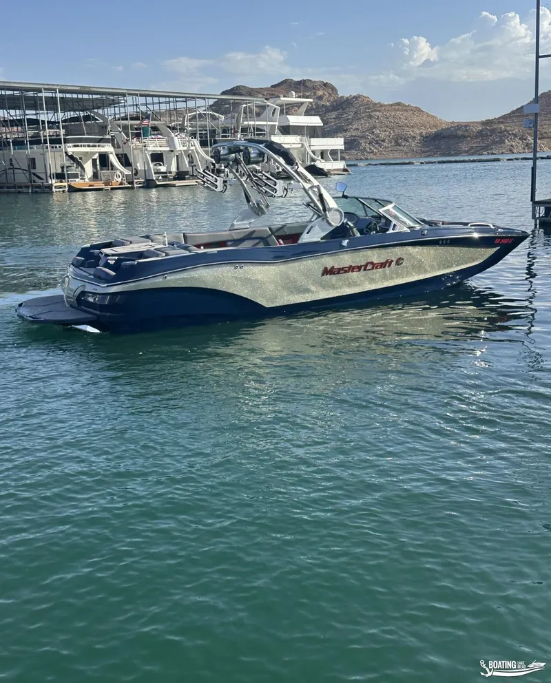 Slide: The Image of MasterCraft X24 2019 - 2