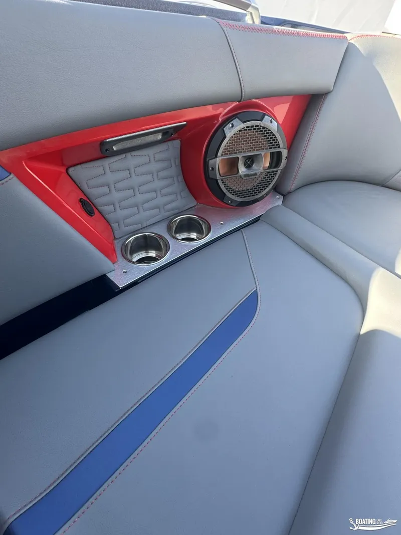 Slide: The Image of MasterCraft X24 2019 - 23