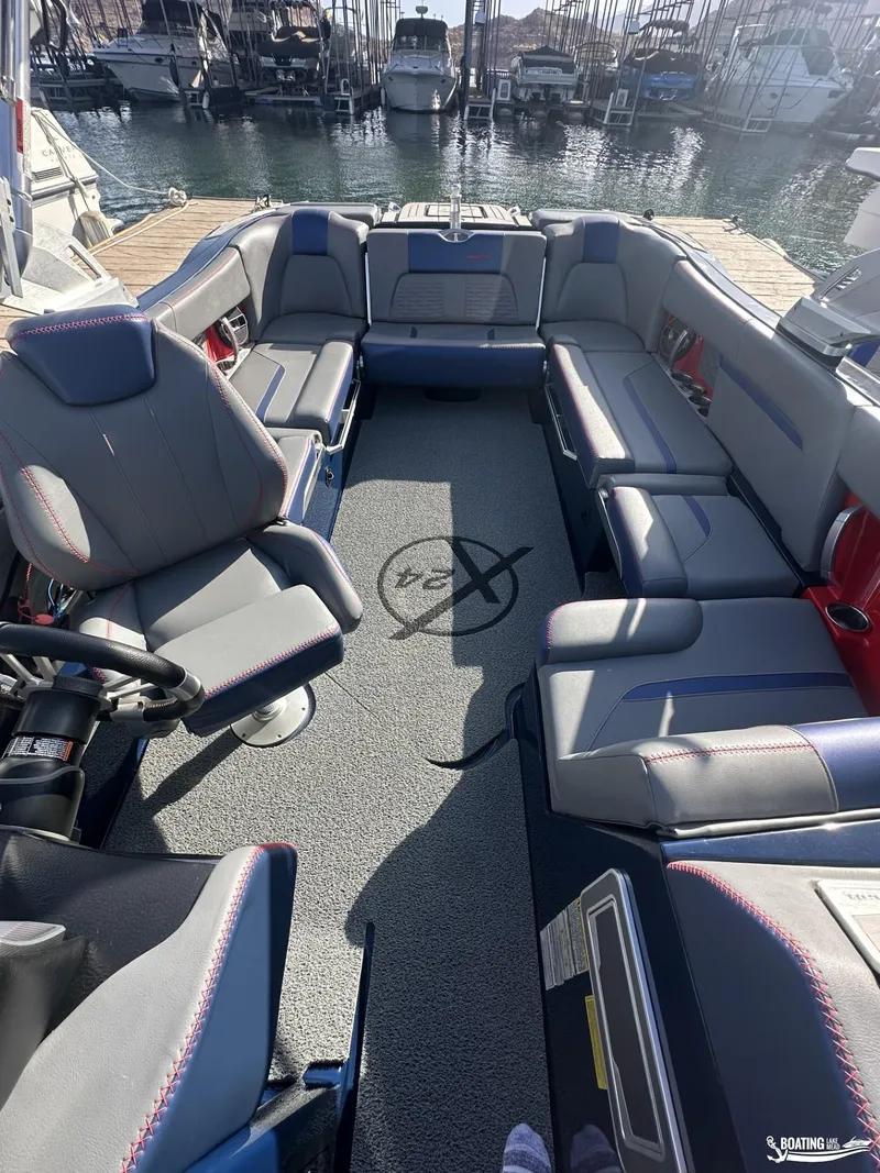 Slide: The Image of MasterCraft X24 2019 - 17