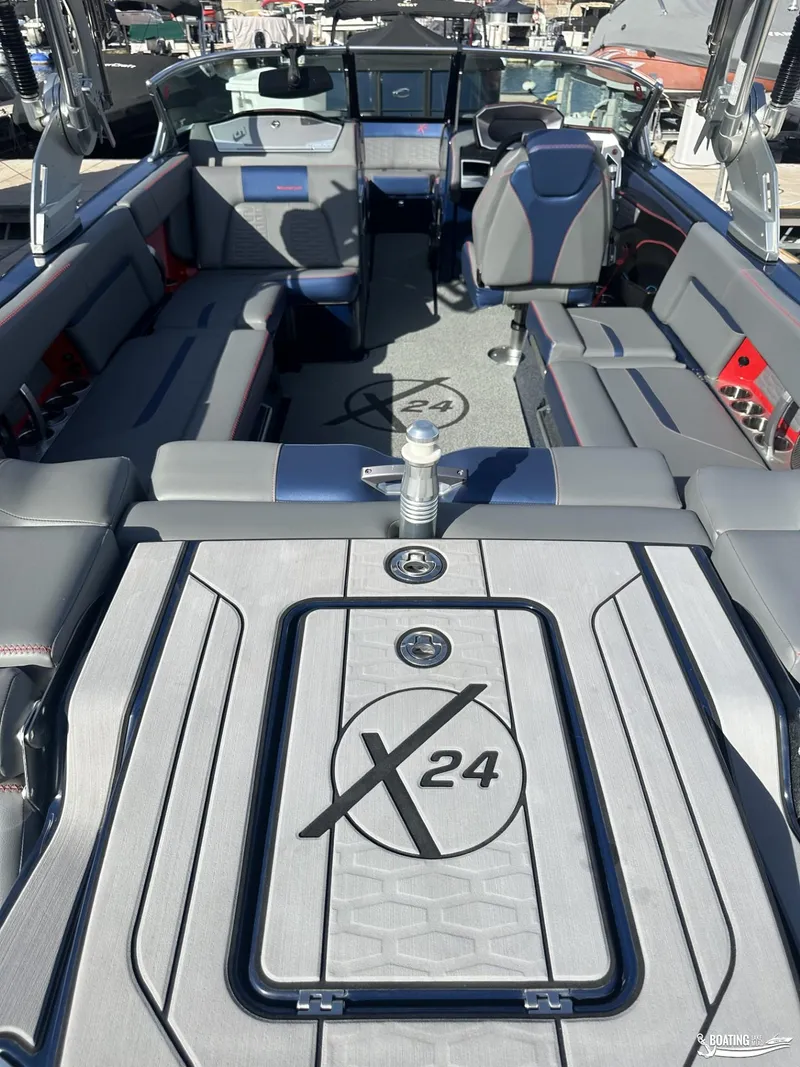 Slide: The Image of MasterCraft X24 2019 - 16