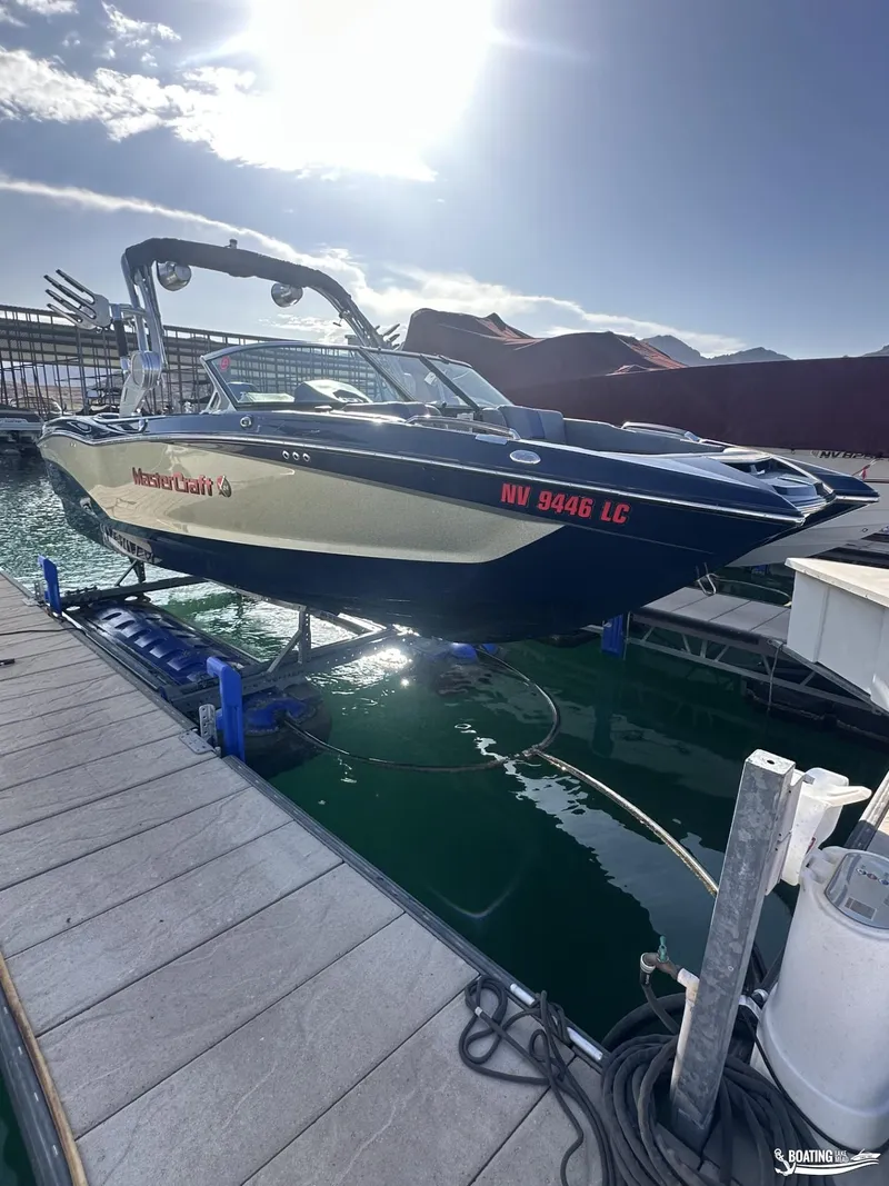Slide: The Image of MasterCraft X24 2019 - 7