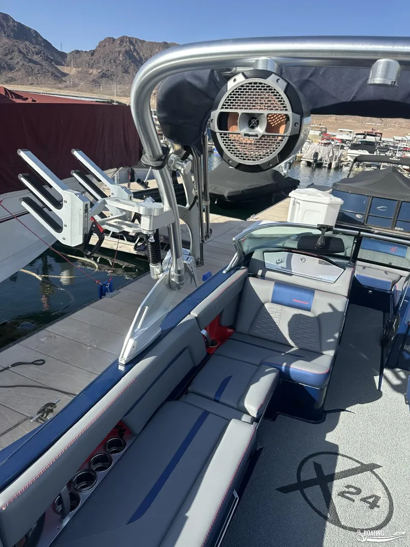 Slide: The Image of MasterCraft X24 2019 - 18