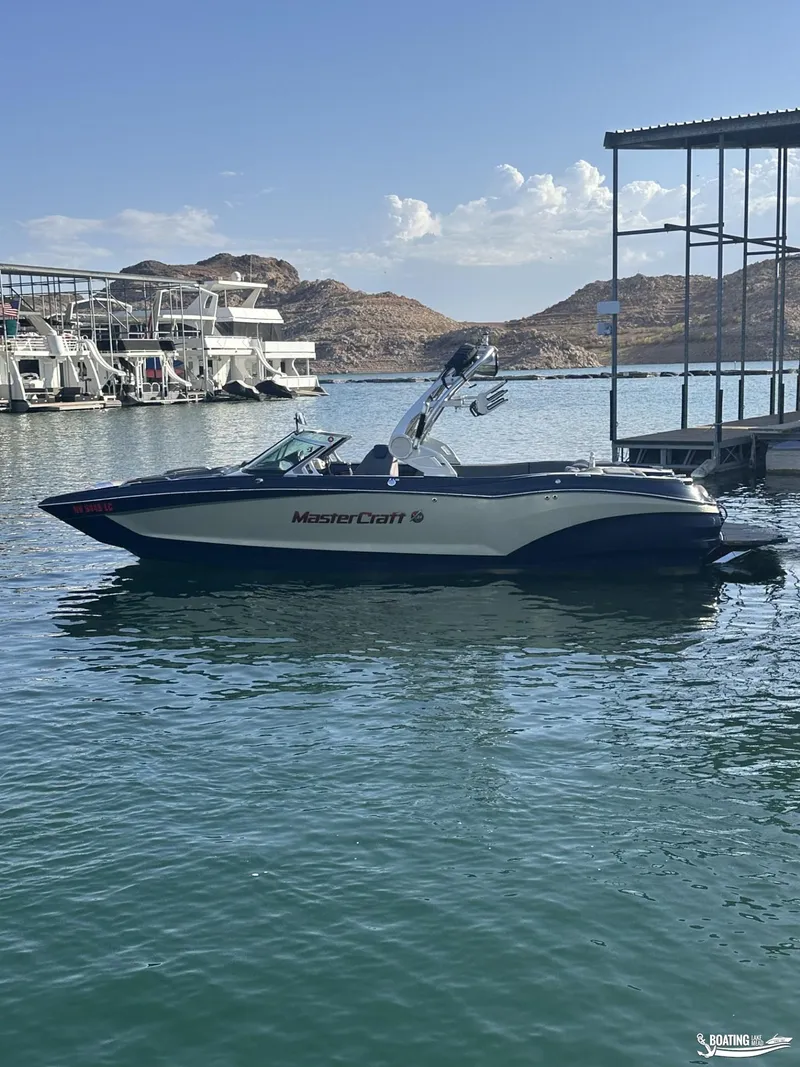 Slide: The Image of MasterCraft X24 2019 - 1