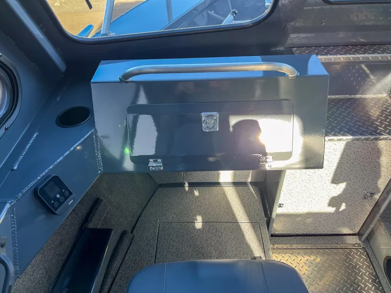 Slide: The Image of Hewescraft 250 Alaskan 2026 - 10