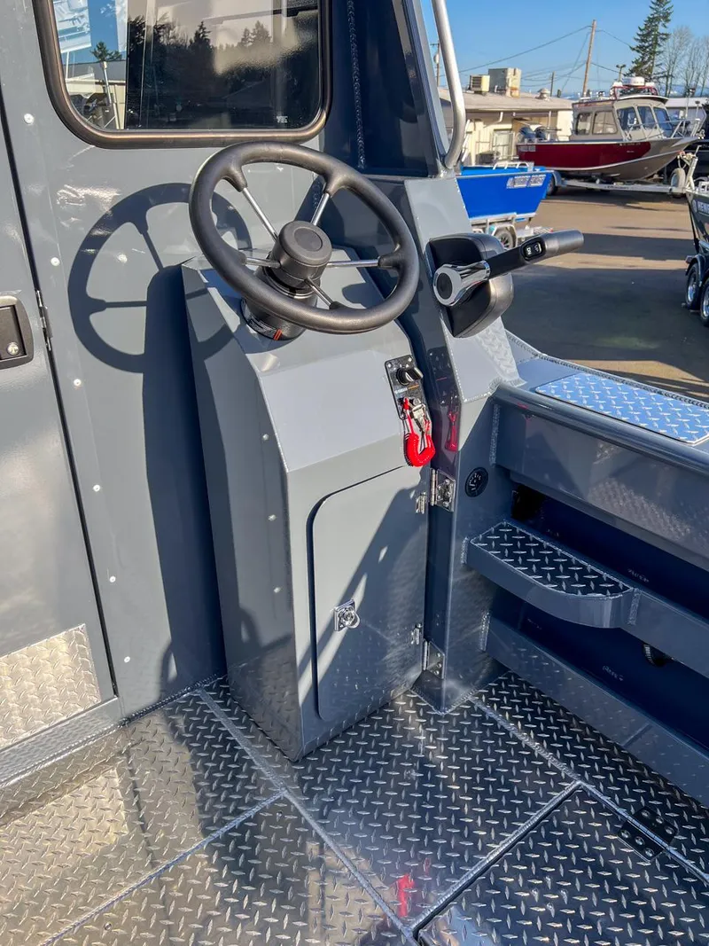 Slide: The Image of Hewescraft 250 Alaskan 2026 - 16