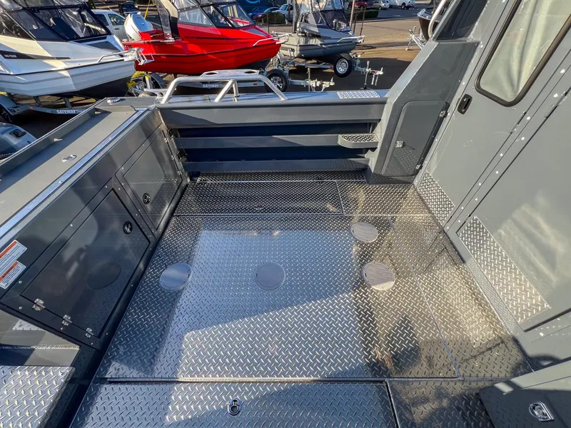 Slide: The Image of Hewescraft 250 Alaskan 2026 - 18