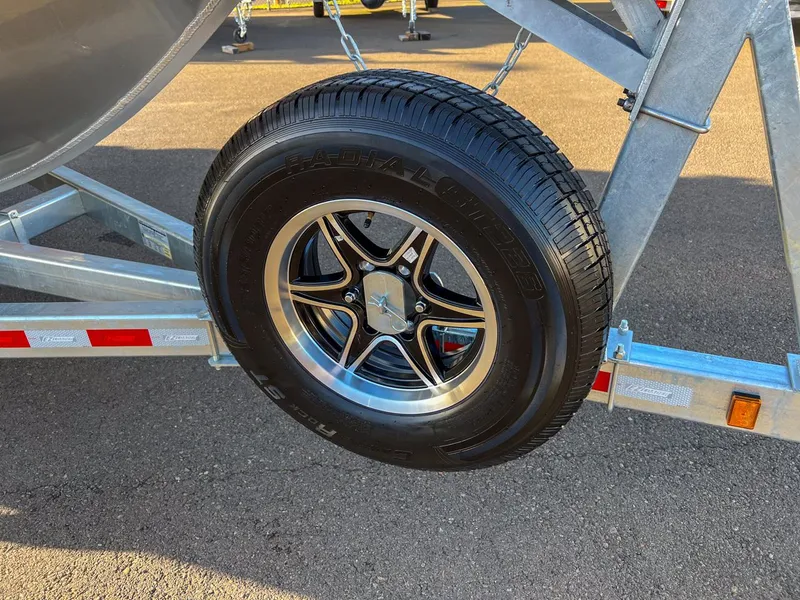 Slide: The Image of Hewescraft 250 Alaskan 2026 - 25