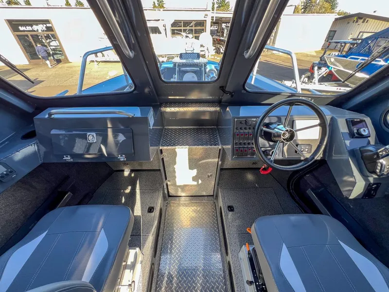 Slide: The Image of Hewescraft 250 Alaskan 2026 - 8