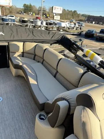 Slide: The Image of Veranda VP25RC 2024 - 15