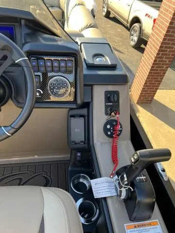 Slide: The Image of Veranda VP25RC 2024 - 22