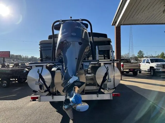 Slide: The Image of Veranda VP25RC 2024 - 7