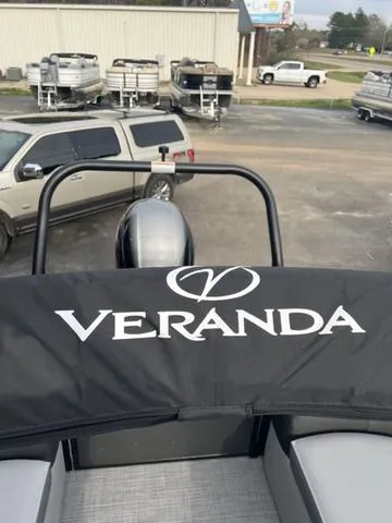 Slide: The Image of Veranda VR22RC Deluxe Tri-Toon 2024 - 13