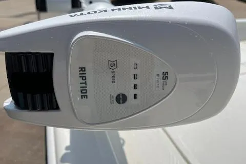 Slide: The Image of Minn Kota Riptide motor on 2024 Mako Pro Skiff 15 CC boat. - 3