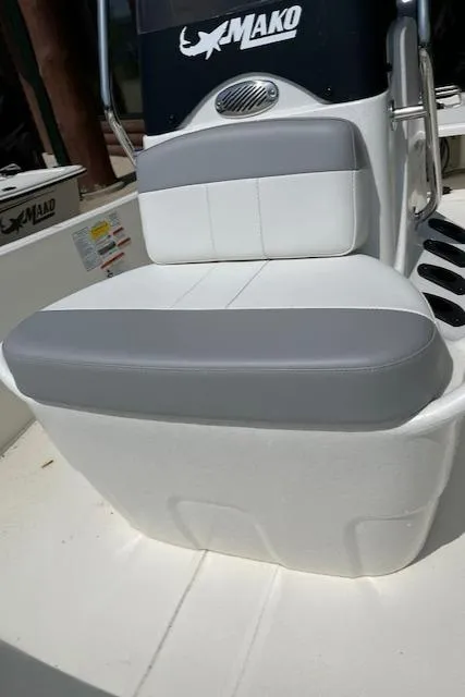 Slide: The Image of 2024 Mako Pro Skiff 15 CC boat seat and console. - 6
