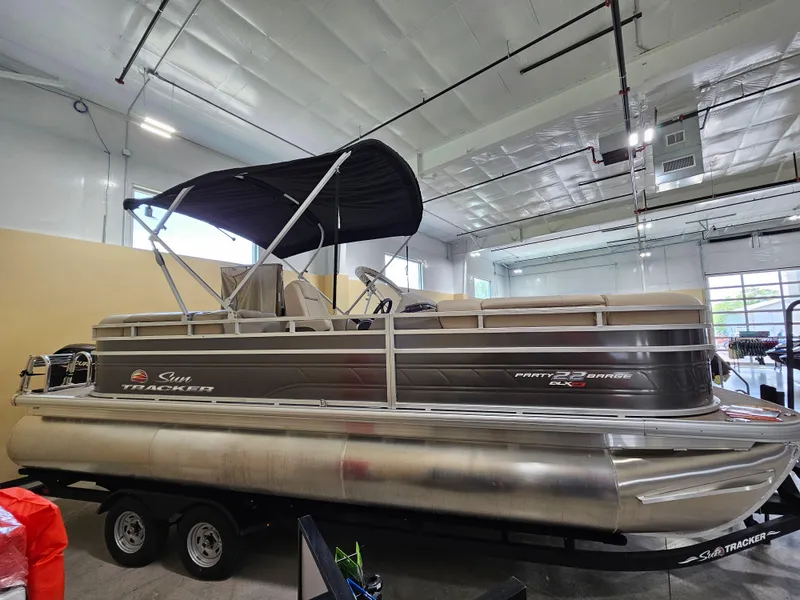 Slide: The Image of 2024 Sun Tracker Party Barge 22 RF XP3 pontoon boat in showroom. - 3
