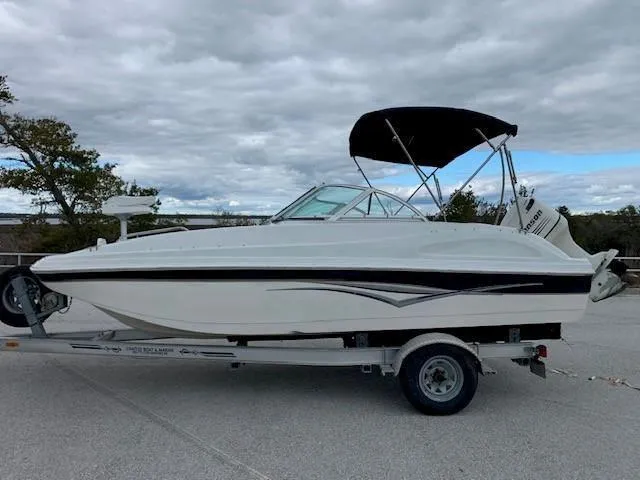 The Image of 2004 Hurricane 187SD, (SunDeck Sport Outboard) powered by Johnson/Evinrude J150BXSR gasoline 2 stroke, outboard motor, delivering 150hp. Get your family ready to make memories enjoying Nature to Watersports! - 0