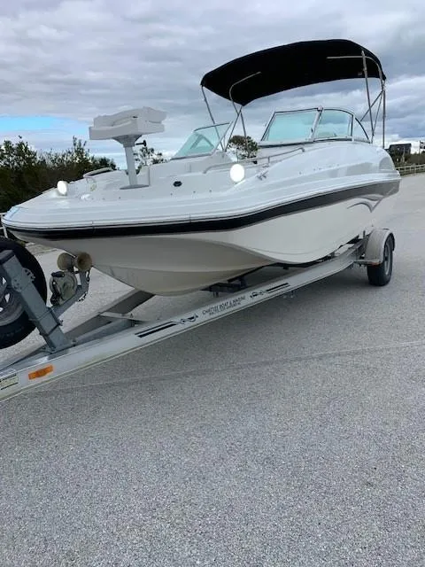 Slide: The Image of 2004 Hurricane 187SD boat powered with outboard motor, Johnson Evinrude J150BXSR - 4