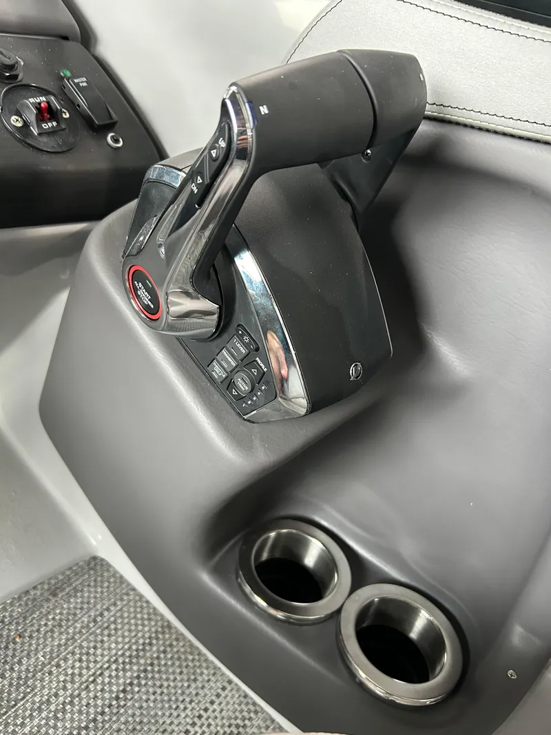 Slide: The Image of 2024 Bennington 27 QFBA boat throttle control and cup holders. - 14