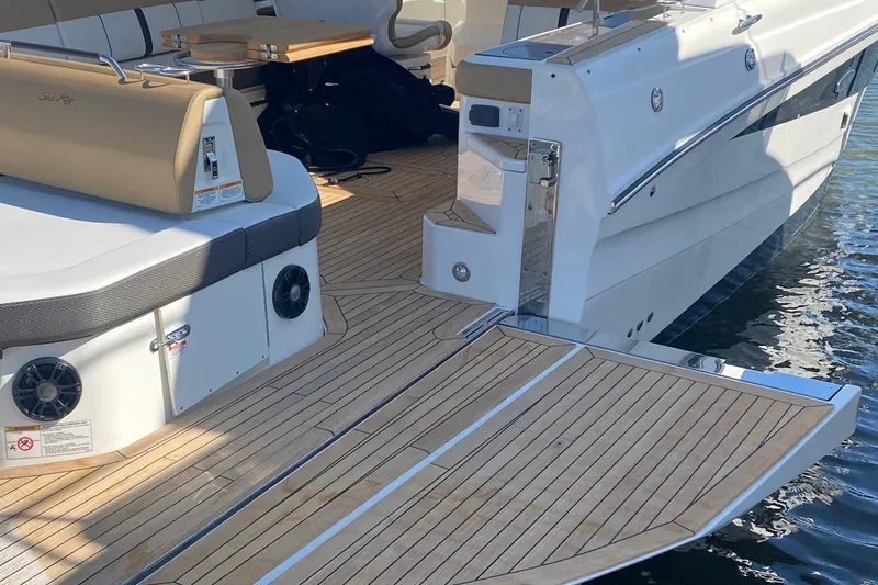 Slide: The Image of Outdoor grill on 2019 Sea Ray SLX 400 boat deck. - 25